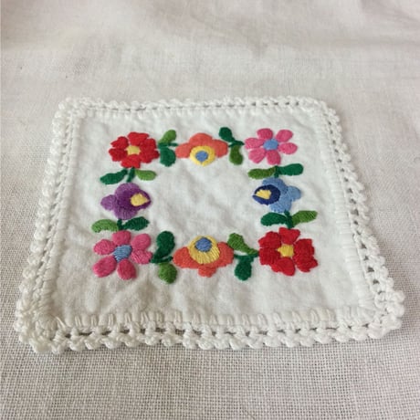 小花刺繍ドイリー