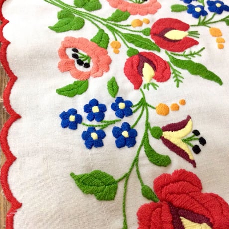 カロチャ刺繍 テーブルクロス