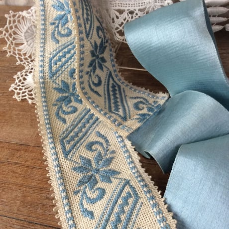 ウィーンの刺繍ベルト
