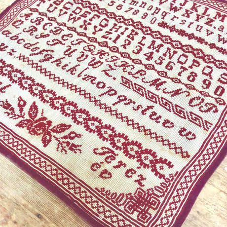 ANTIQUEハンガリーのサンプラー レッドワーク