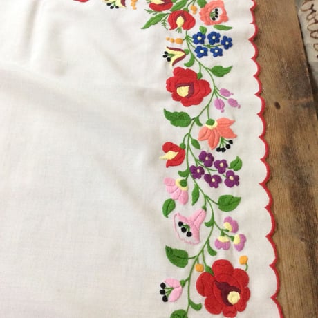 カロチャ刺繍 テーブルクロス