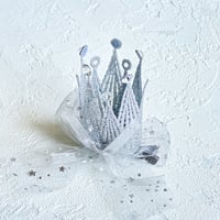 【予約商品 約4週間でお届け予定】ミニクラウン（シルバーレース）