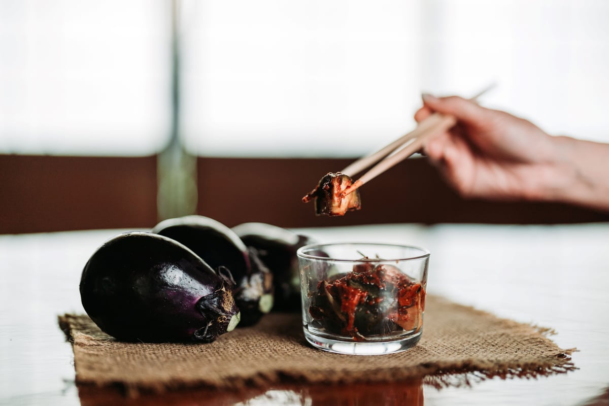 上】水なすキムチ 《まるごと》贈答用袋入 | 大阪泉州・水なすキムチ