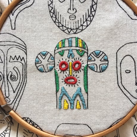 ぬりえをするように刺繍する巾着