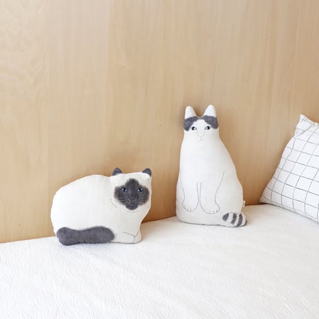 ネコのクッション　ポインテッド