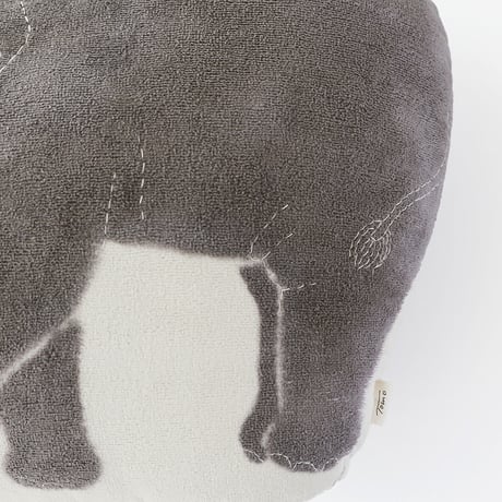 仔象のクッション　　Baby Elephant  Cushion