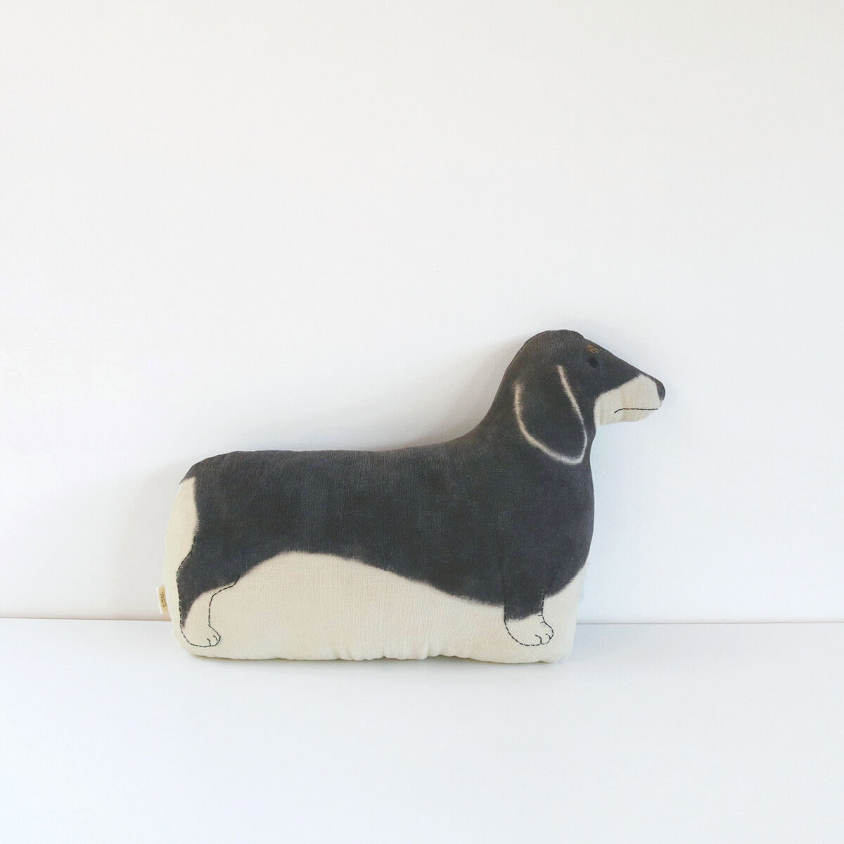 ダックスフントのクッション Duchshud Cushion | Tomotake Onli