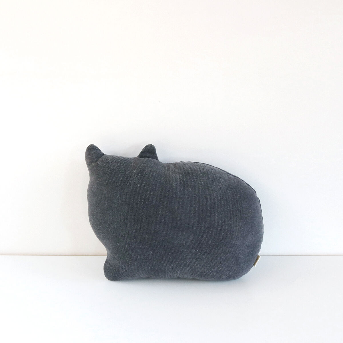 黒ネコのクッション ネロ＆ペロ Black Cat Cushion Nero&Pero |