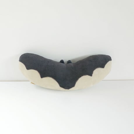 こうもりのクッション　　Bat  Cushion