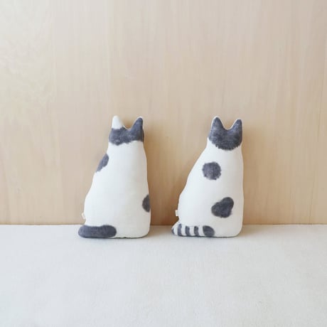 ネコのクッション　バイカラー