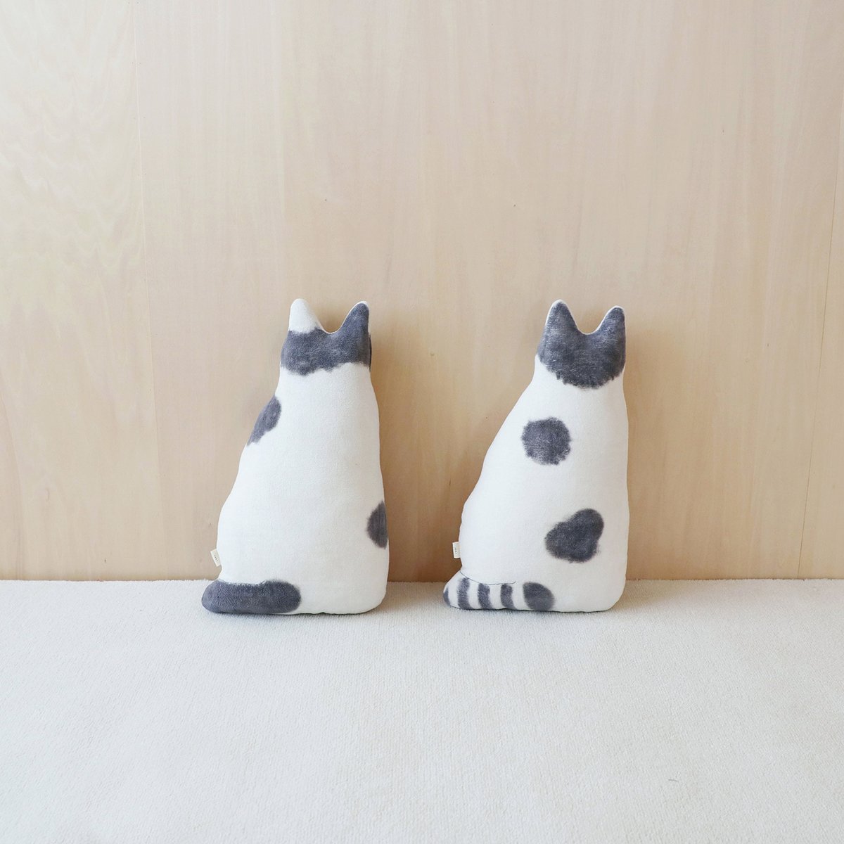 ネコのクッション バイカラー | Tomotake Online Store