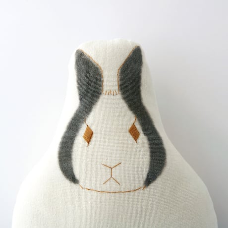 ウサギのクッション　Rabbit Cushion
