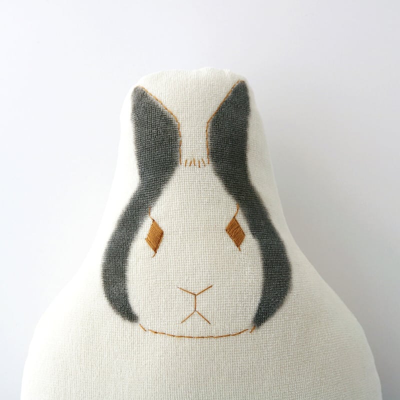 トモタケ　動物クッションうさぎ ウサギのクッション Rabbit Cushion | Tomotake Online Store