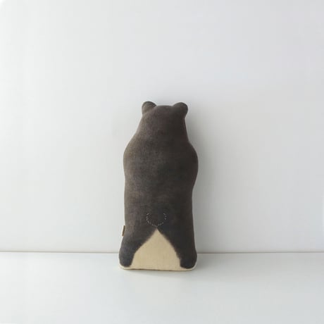 月の輪ぐまのクッション　Moon Bear Cushion
