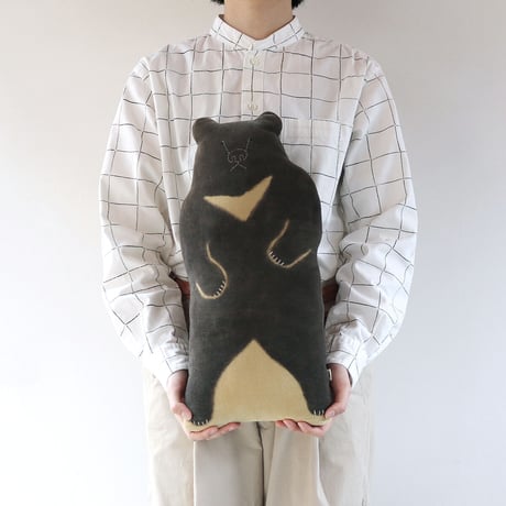 月の輪ぐまのクッション　Moon Bear Cushion