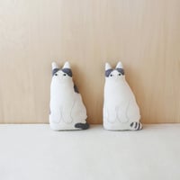 ネコのクッション　バイカラー