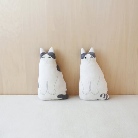 ネコのクッション　バイカラー