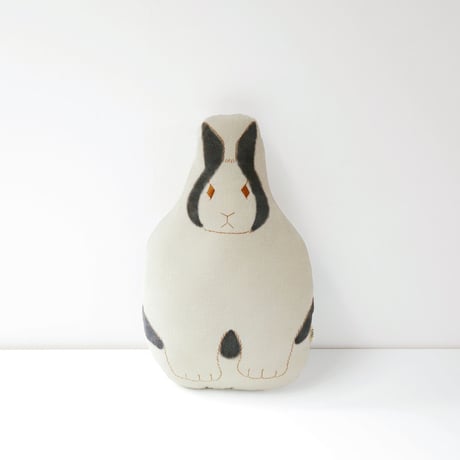 ウサギのクッション　Rabbit Cushion