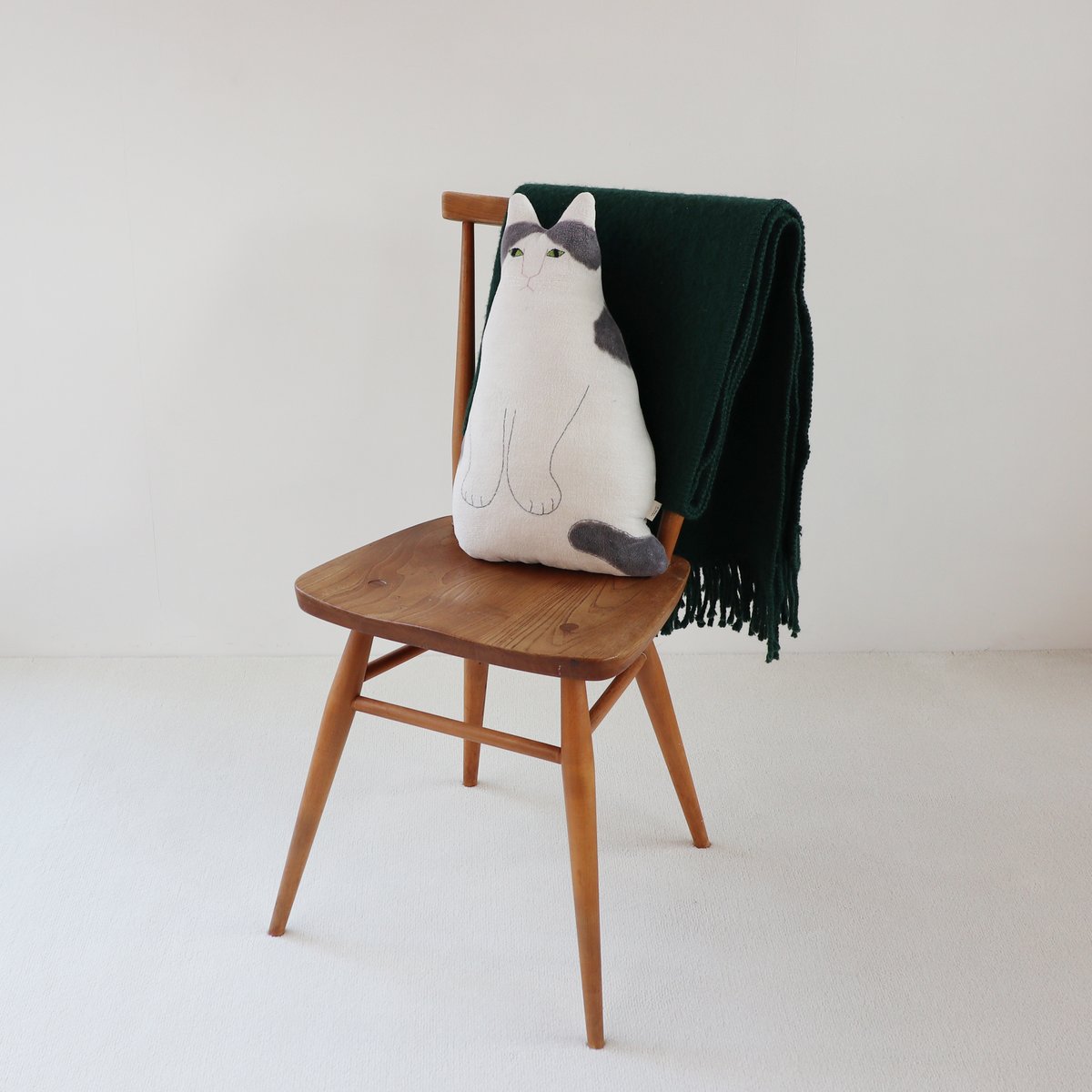 ネコのクッション バイカラー | Tomotake Online Store