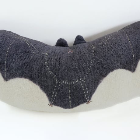 こうもりのクッション　　Bat  Cushion