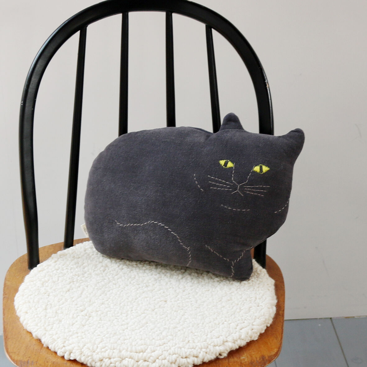 黒ネコのクッション ネロ＆ペロ Black Cat Cushion Nero&Pero |