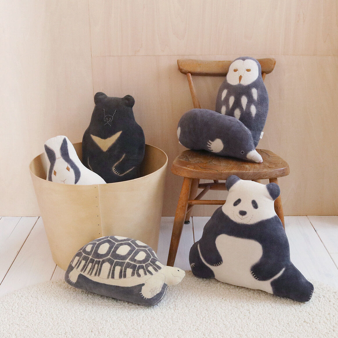 フクロウのクッション　Owl Cushion