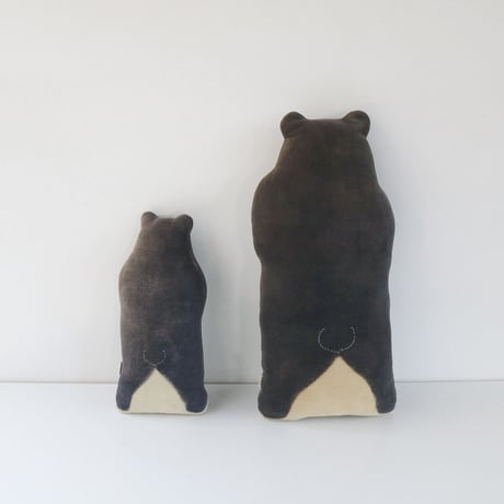 月の輪ぐまのクッション　Moon Bear Cushion