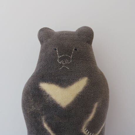 月の輪ぐまのクッション　Moon Bear Cushion