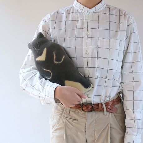 月の輪ぐまのクッション　Moon Bear Cushion