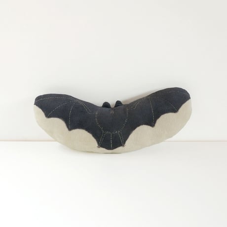 こうもりのクッション　　Bat  Cushion