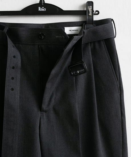 THE RERACS _ THE SLACKS BELTED 2 TUCK ( GUNMETAL GRAY )