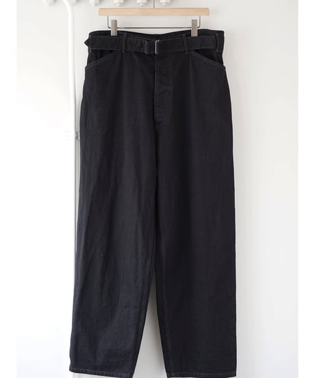 COMOLI  BLACK DENIM _ ブラックデニム ベルテッドパンツ