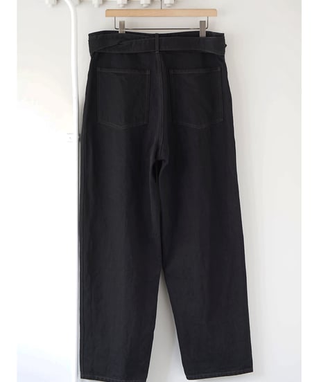 COMOLI  BLACK DENIM _ ブラックデニム ベルテッドパンツ