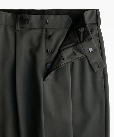 The CLASIK _ 1 PLEATS TROUSER .