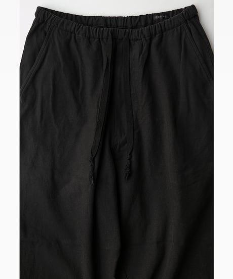 COMOLI _ コットンダックス テーパードパンツ
