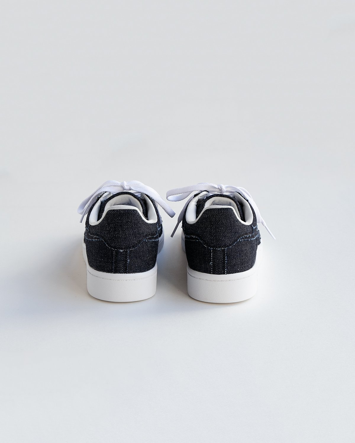 キックスCOMME des GARÇONS HOMME DEUX コム デ ギャルソン・オム ドゥ×アシックス“デニムアッパー”の