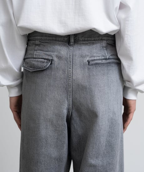 Graphpaper _ Selvage Denim Two Tuck Pants（ LIGHT FADE BLACK ）