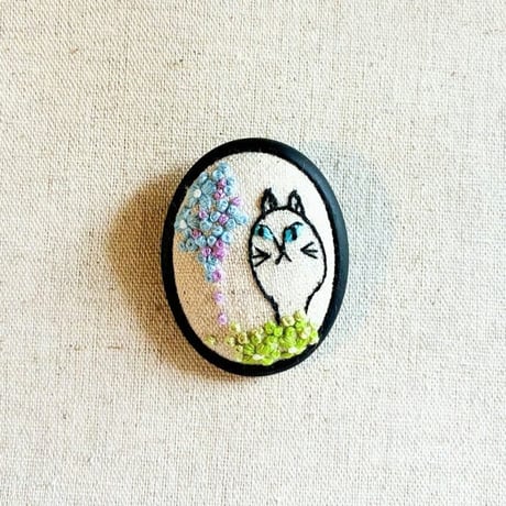 刺繍ブローチ大／中・花と猫