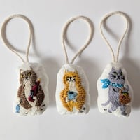 刺繍オーナメント・日常の猫シリーズ