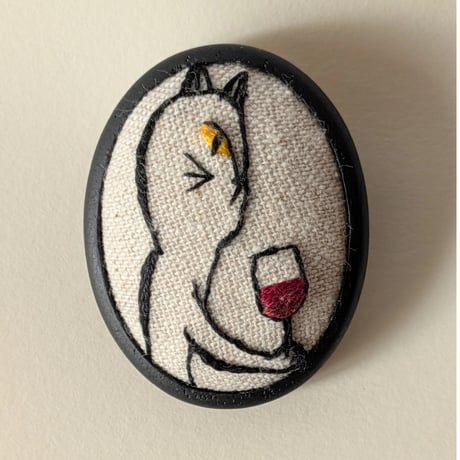 刺繍ブローチ中・猫の余白