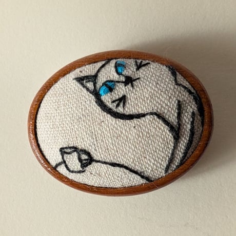 刺繍ブローチ中・猫の余白
