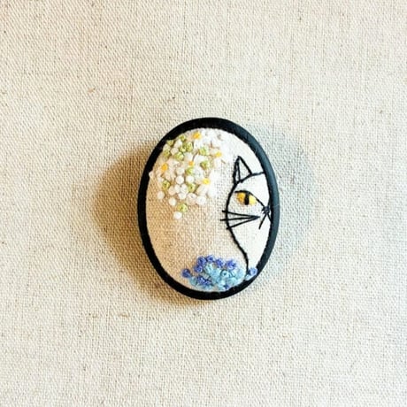 刺繍ブローチ大／中・花と猫