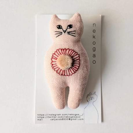 nekogao正面ネコブローチ・ネコがみてるよブローチ