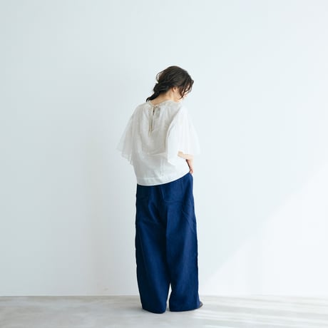 MAGALI ポワンダルジャンコットン・ギャザーブラウス／ホワイト