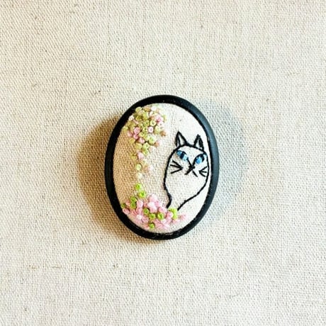 刺繍ブローチ大／中・花と猫