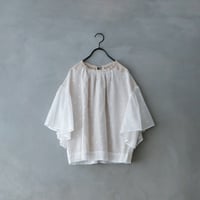 MAGALI ポワンダルジャンコットン・ギャザーブラウス／ホワイト