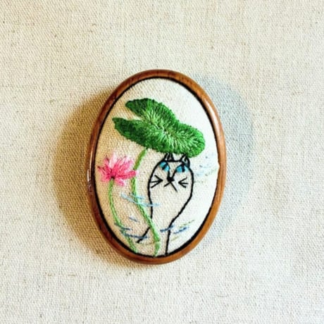 刺繍ブローチ大／中・花と猫
