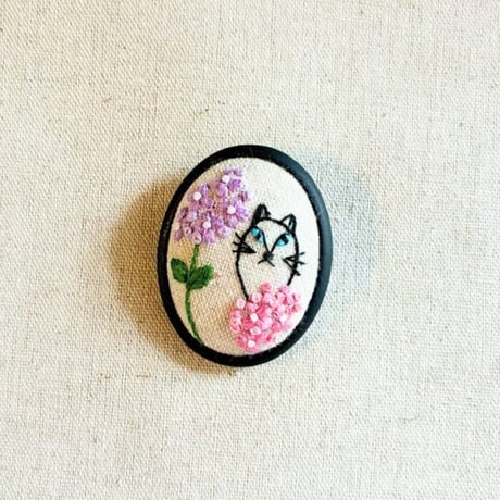 刺繍ブローチ大／中・花と猫