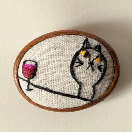 刺繍ブローチ中・猫の余白