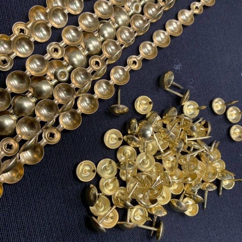 蒼空の金の鋲 連続鋲 真鍮色 頭径9.6mm | (有)サヤマ 道具屋